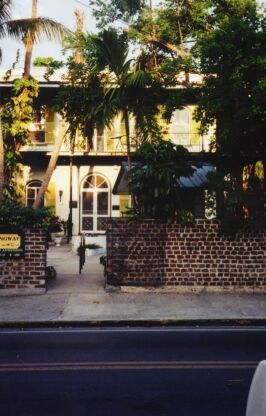 hemingwayhousefront.jpg (29352 bytes)