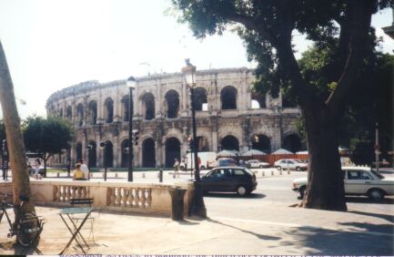 nimes1.jpg (26874 bytes)